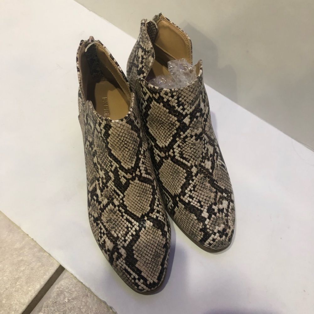 EXPRESS Women’s Snake Skin Booties (SIZE  8) Brown Slip On